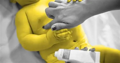 Как распознать и лечить детские прыщи