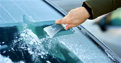 Советы экспертов по удалению льда с тротуаров, ветровых стекол и крыш & Еще