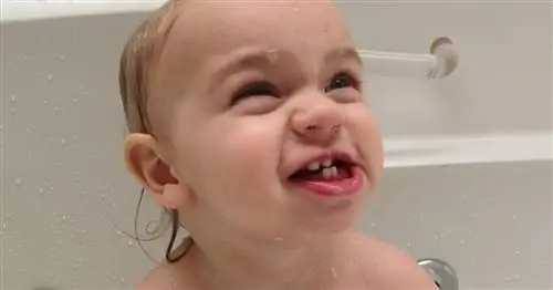 Детская ванночка: как уверенно мыть и сушить ребенка