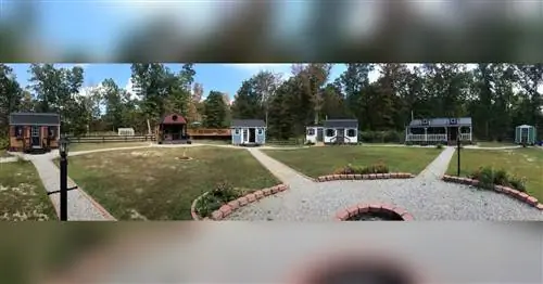 Эта семья бросила свой обычный дом в пользу крошечного жилого комплекса