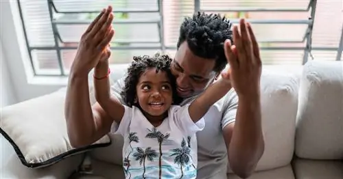 Как обманом заставить ребенка рассказать о своем дне