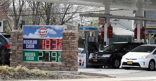 Газ такой же дешевый, как и в старшей школе. Вот почему