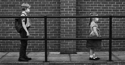 Опрос утверждает, что 59% родителей не отправят своих детей обратно в школу - но так ли это?