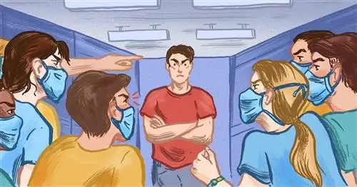 Когда кричать на кого-то за то, что он не носит маску