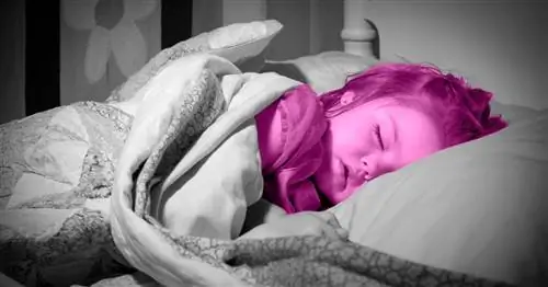 Как усыпить малыша, надев его перед сном