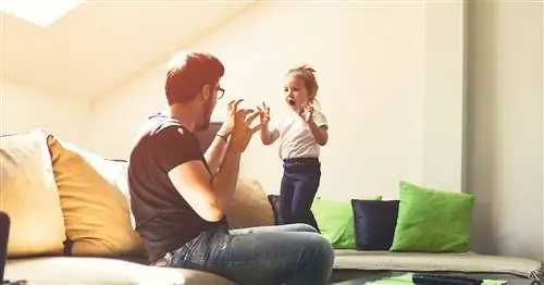 Причина, по которой дети любят, когда родители играют в монстров