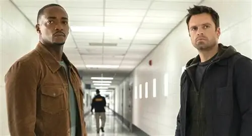 Сэм и Баки в коридоре в «Соколе и Зимнем солдате»