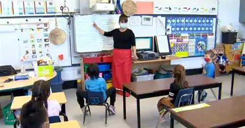 «Baby Beluga» выходит на международный уровень - смотрите, как дети поют классическую песню Раффи на кри