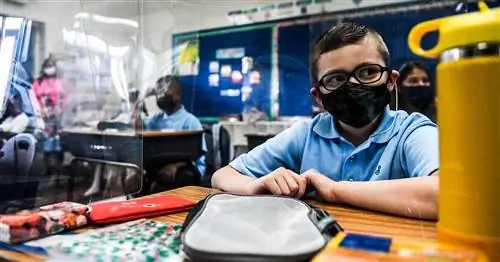 Опрос: большинство американцев поддерживают требования о школьных масках и вакцинах