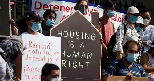 Верховный суд отменяет защиту CDC от выселения для 11 миллионов американцев