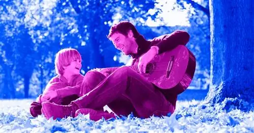 8 простых песенок у костра, которым стоит научить детей этим летом