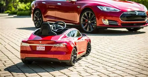 Tesla Model S теперь представлена в виде электромобиля для детей