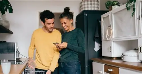 То, как вы реагируете на «заявки на связь», может создать или разрушить брак