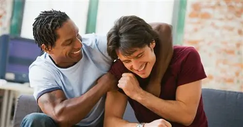 Почему мужчины дерутся, спорят и дразнят друг друга? быть социальным