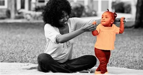 5 распространенных мифов о том, как и когда дети учатся ходить