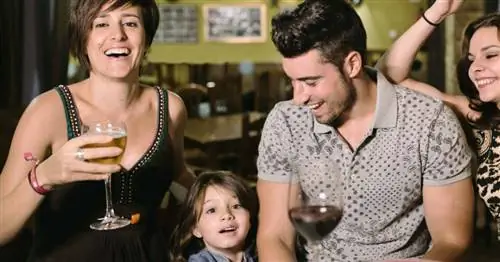 Да, я беру своего ребенка в бар. Ну и что?