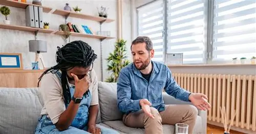 Как конфликтующие родители могут лучше справляться с родительскими собраниями