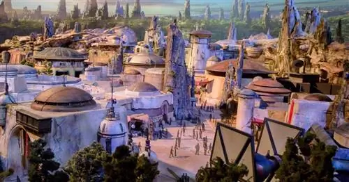 Первые фотографии тематического парка «Звездных войн» невероятны