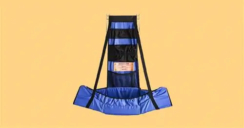 Baby Change-N-Go - переносной пеленальный столик, который висит на двери душевой кабинки