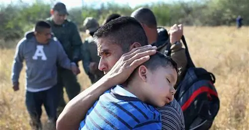 Управление национальной безопасности рассматривает возможность судебного преследования родителей, задержанных при пересечении границы с детьми