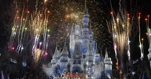 Disney World снова повышает цены, но за что сейчас платят семьи?