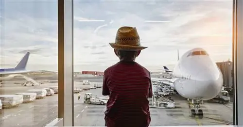 Новый закон об авиакомпаниях сделает полеты менее кошмарными для родителей и беременных женщин