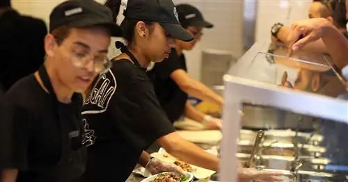 Chipotle предлагает путь в средний класс с шестизначной заработной платой