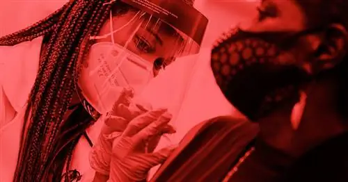 Разбираемся с 6 этическими проблемами, связанными с бустерной прививкой от COVID