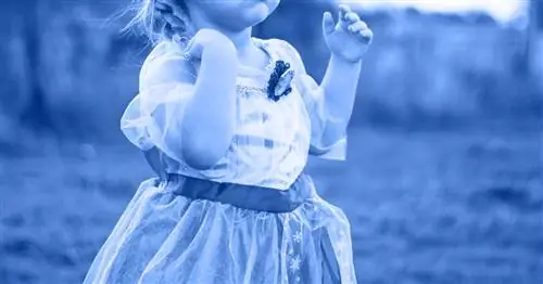 Почему я не хотел, чтобы моя дочь была Эльзой на Хэллоуин, но научился с этим жить