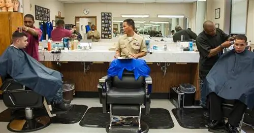 Военно-морской флот позволяет морякам отращивать волосы. Давайте теперь все будем пиратами