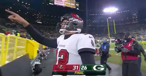 Смотреть, как Том Брэди взобрался на трибуны, чтобы обнять сына после победы в матче Суперкубка