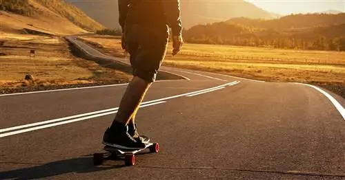 Мой утренний распорядок: катание на скейтборде на работу помогает мне оставаться в здравом уме