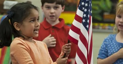 Борьба за патриотизм и присяга на верность в школах длится столетие