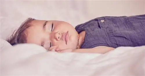 Как заставить малыша оставаться в постели всю ночь