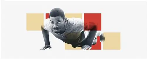 Мужчина делает отжимания.