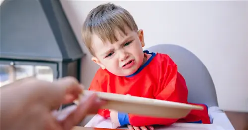 Исследование показало, что почти половина родителей не могут заставить своих детей есть здоровую пищу