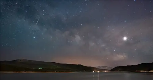 Метеорный поток эта-Акварид