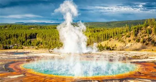 Йеллоустон снова открыт. Теперь у вас есть шанс забронировать отдых в последнюю минуту