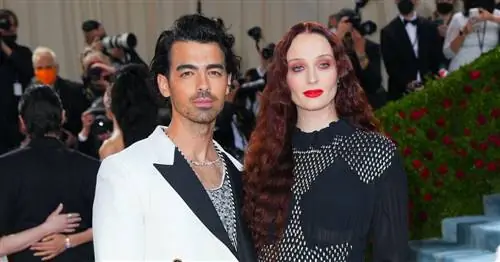 Джо Джонас и Софи Тернер приветствуют вторую девочку - но это все, что они вам говорят