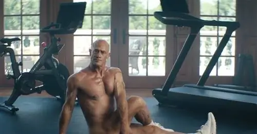 Крис Мелони раздевается и тренируется в веселой новой рекламе