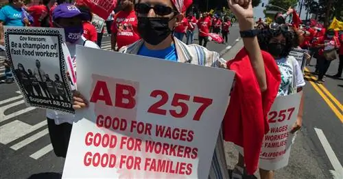 Этот закон штата Калифорния может значительно улучшить жизнь работающих семей