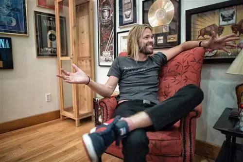 Нортридж, Калифорния, 08 ноября: Барабанщик Foo Fighters Тейлор Хокинс умер от передозировки наркотиков…