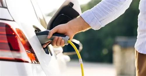 Байден только что заплатил почти 1 миллиард долларов за упрощение зарядки электромобилей