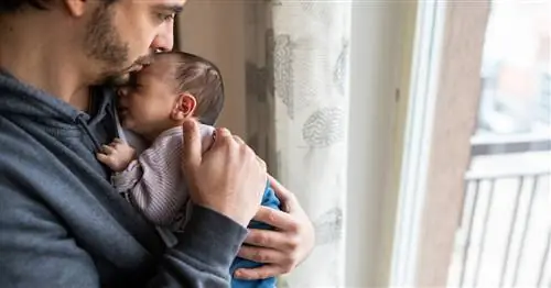 Оплачиваемый отпуск по уходу за ребенком может спасти почти 1000 детских жизней в год