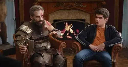 «Бог войны» весело отправляет Бена Стиллера, Леброна Джеймса и Джона Траволту на терапию со своими детьми