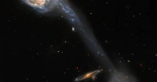 Поразительное видео Хаббла показывает спиральные галактики, соединенные межгалактическим мостом