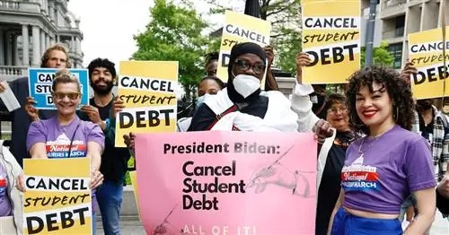 План прощения студенческой ссуды находится в правовой неопределенности. Но пока не паникуйте