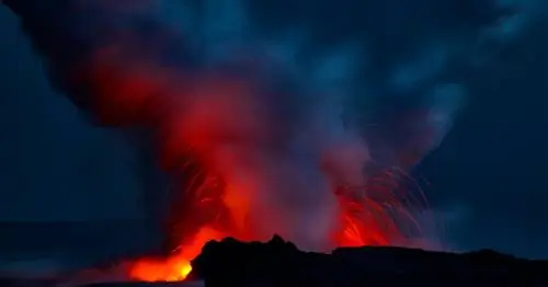 Вулкан Мауна-Лоа извергается впервые за 40 лет: что нужно знать