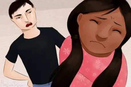 Расстроенная девушка уходит от мужчины