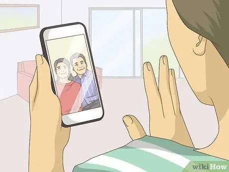 Общайтесь с пожилым родителем Шаг 1